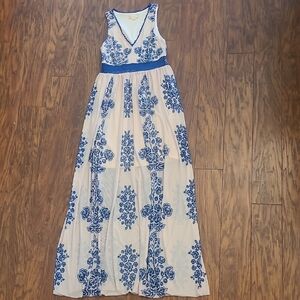 ALTER'D STATE Elegant Blue and White Sleeveless Floral Maxi Dress - Size Small
